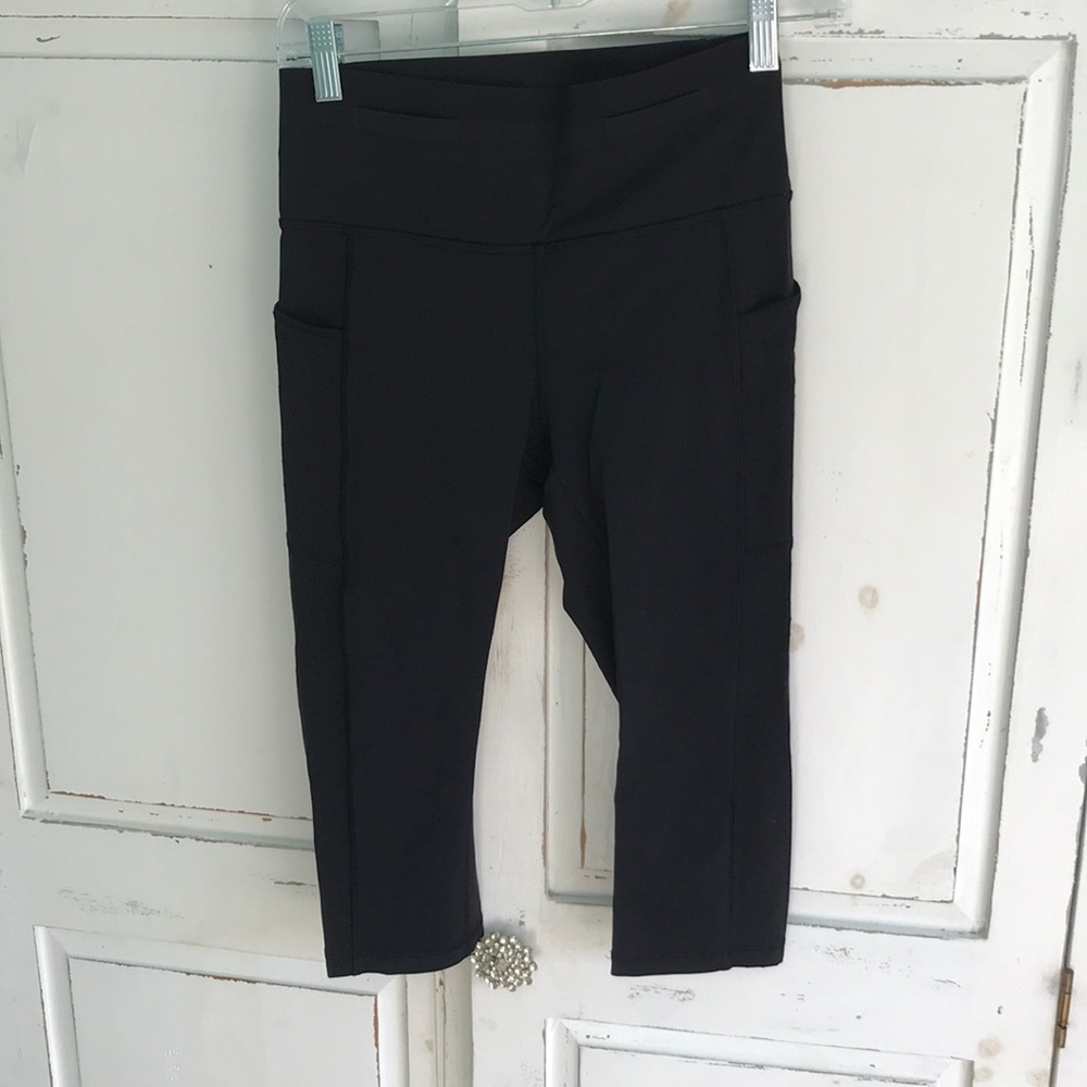 Lululemon black cropped leggings